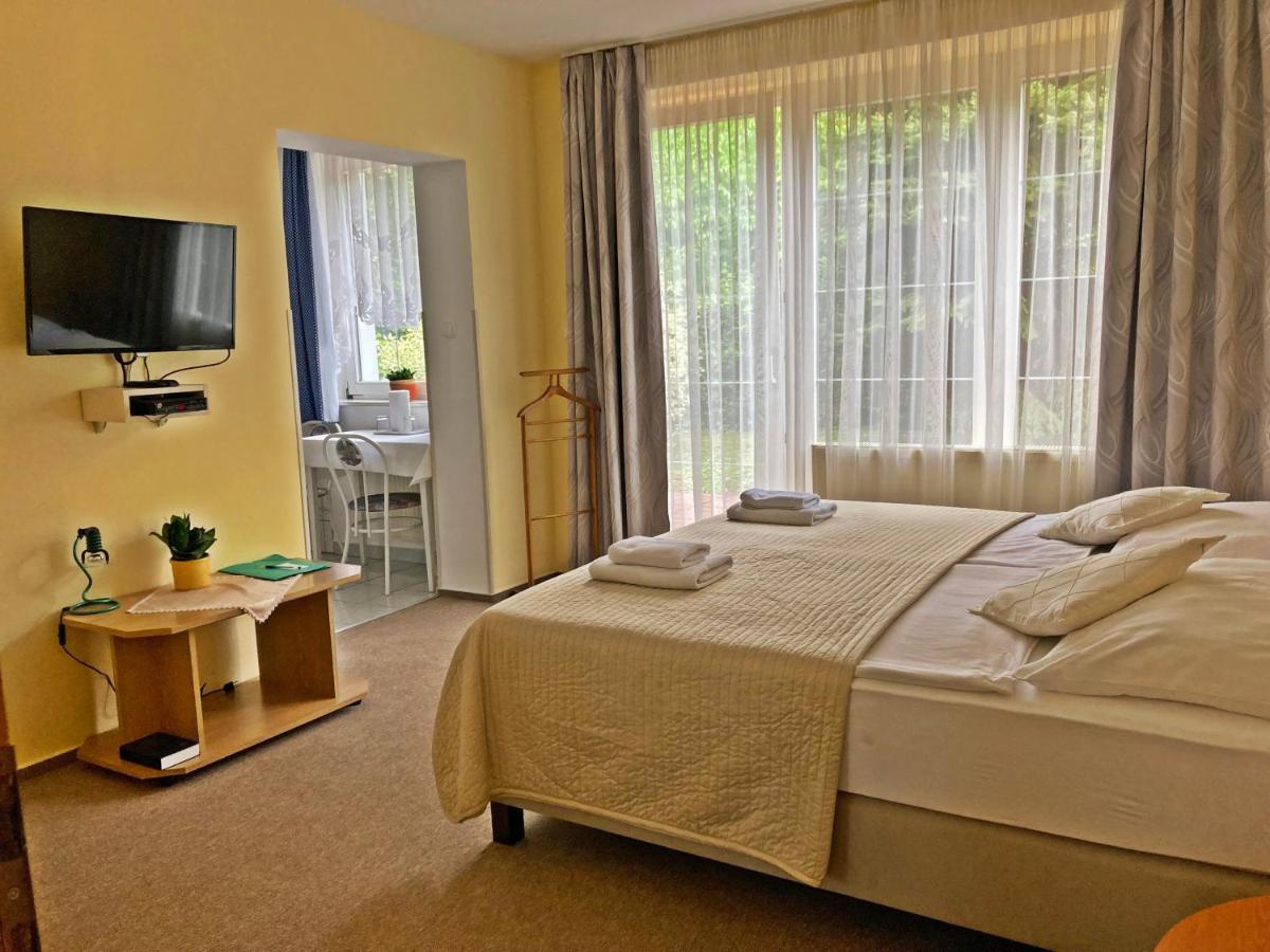 Hotel Penta Lux Tata Exterior photo